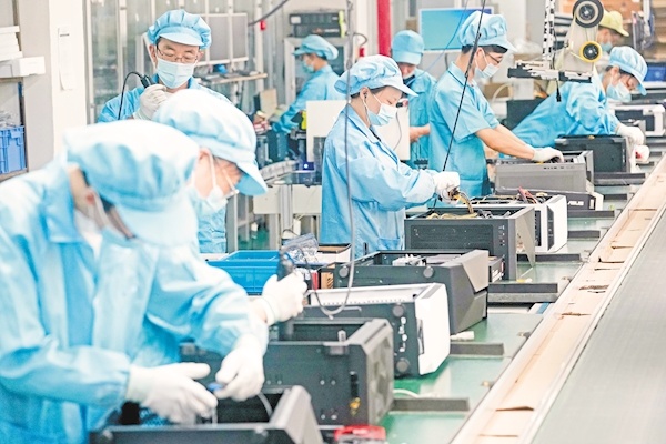 訂單激增 計(jì)算機(jī)行業(yè)加緊生產(chǎn)應(yīng)對(duì)需求